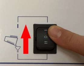 Passo 12. Accendere on la macchina premendo il commutatore a tre posizioni verso l ALTO, sul simbolo -.