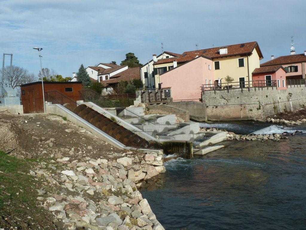 Tre di queste centrali sono ubicate a Bassano del Grappa, la quarta, completata nel 2013, è quella sul fiume Ceresone in località Arlesega di Mestrino.