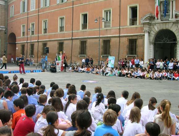 29 maggio 2008 7 seduta Le scuole di Ravenna festeggiano il 60 compleanno della Costituzione, con canzoni, giochi, letture Per festeggiare il 60 anniversario della Costituzione, l 'Istituzione