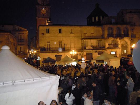 Cioccolateano Piazza Umberto I Cioccolateano è una vera e propria festa del cioccolato organizzata annualmente dal 2005 dalla Proloco Teano Teanum Sidicinum nella seconda settimana del mese di