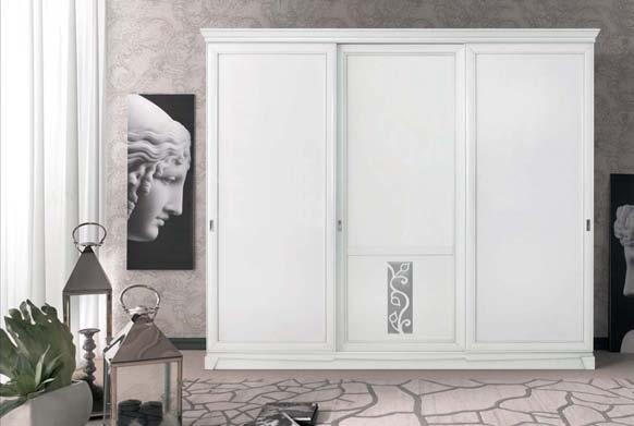 178 articolo 3178 179 armadio 3 ante scorrevoli con zoccolo chiuso finitura bianco particolari foglia argento. wardrobe 3 sliding doors with closed plinth white polishing and silver leaf details. cm.