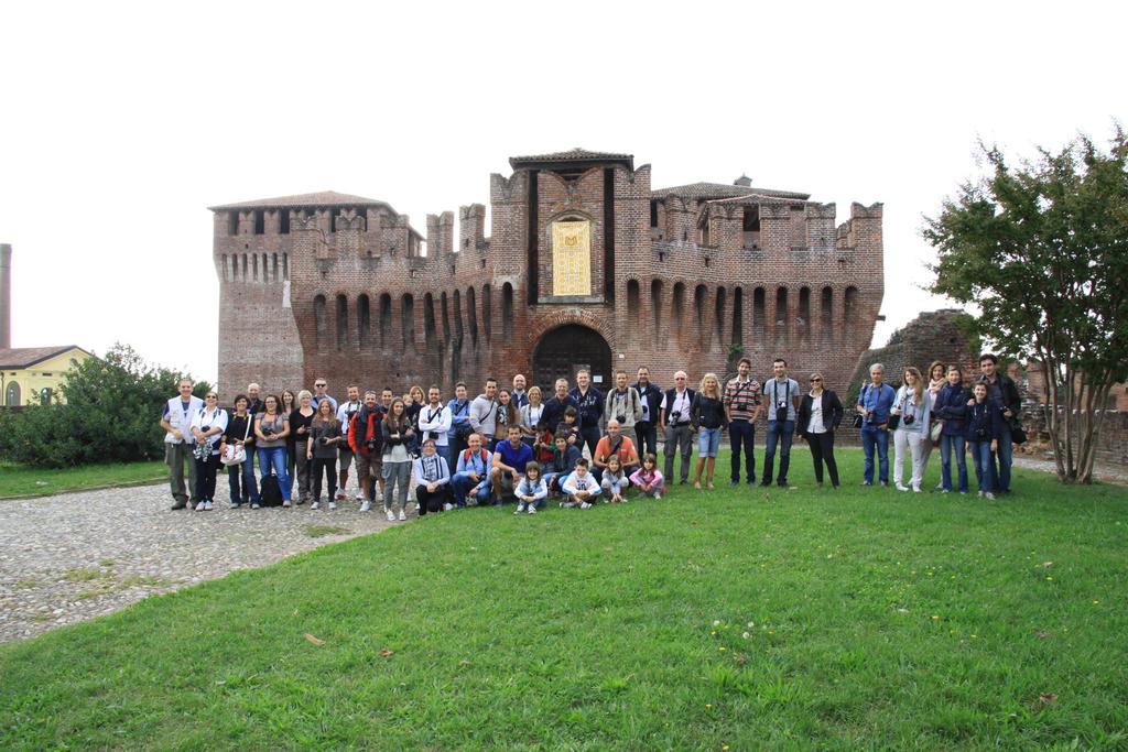 Due uscite pratiche mensili sempre gratuite, alla fine di ciascun corso mensile, di venerdì o sabato sera (di fotografia notturna e Light Painting, a Bergamo e dintorni) e di domenica (di fotografia