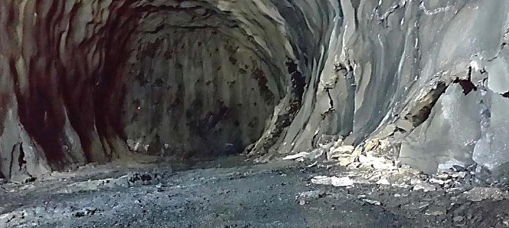 Gallerie realizzate in ammassi rigonfianti e/o spingenti Headrace Tunnel, Perù.