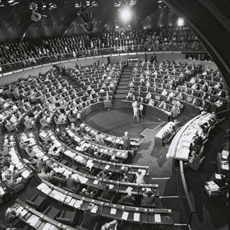 e un po di storia Il 20 settembre 1976 il Consiglio europeo decide di rendere il Parlamento europeo eleggibile a suffragio universale diretto.