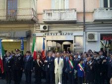 In allegato, convinto di fare cosa gradita, l articolo stampa apparso sulla Gazzetta del Sud di oggi 30 settembre 2012 e due FOTO ( una di fronte la Cattedrale al termine della Santa Messa e l altra