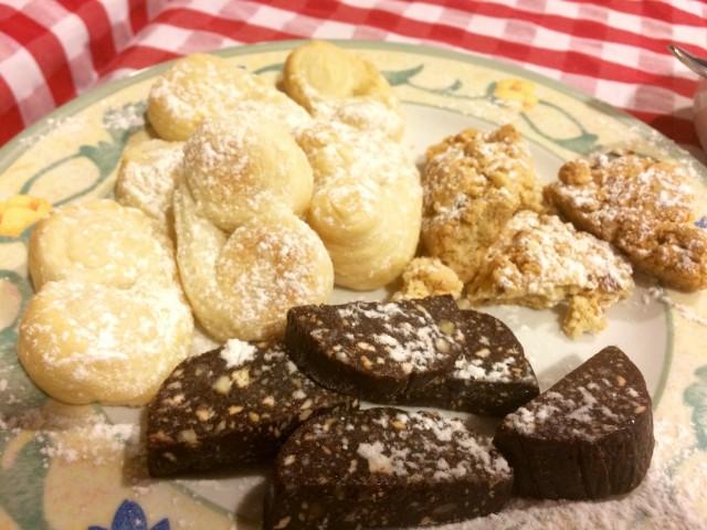 Dolci di ﬁne pasto La colazione del mattino è sempre accompagnata