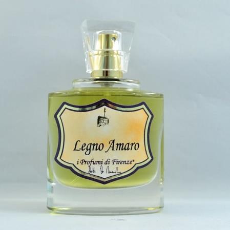 Legno Amaro Artemisia, Lattuga Verbena Legno di Sandalo, Legno di Cedro Volevo creare una fragranza maschile, intensa, solida e rassicurante come il profumo che sentivo nella casa in mezzo bosco,