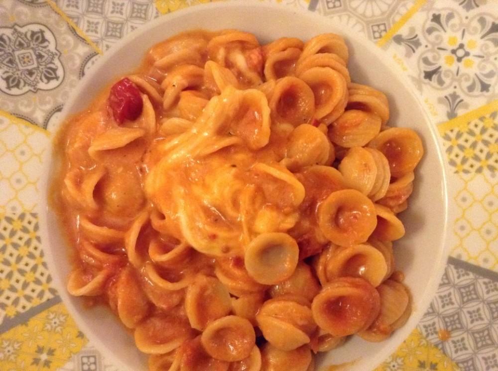 Buona condotta, orecchiette pomodoro e burrata Buona Condotta, Ornago, orecchiette di grano antico Saragolla con broccoletti, cime di rapa, acciughe al profumo d aglio e scalogno, due splendide