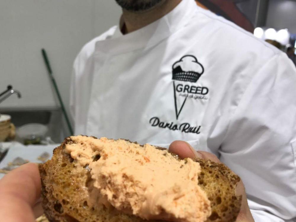 Greed Avidi di Gelato Gelato al rosmarino Di grande impatto anche il Gelato alla Panzanella romana, degustato spesso su una fetta di pane di Lariano (Rm) e il gelato Ricotta di Bufala (che arriva da