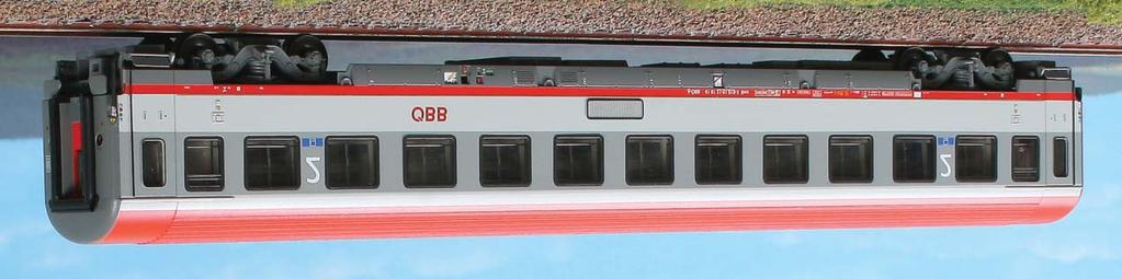 52636 Carrozza ÖBB Bmz di 2 a classe, livrea in due toni di grigio, tetto e striscia rossi.
