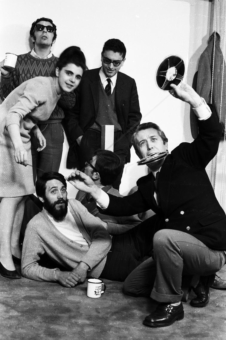 CONTENUTI DELLA GIORNATA Gianfranco Brebbia, in basso a destra nel 1967. Foto di Paolo Zanzi.