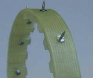Le dimensioni standard sono 6 T10 600 e 10 T10 600 cavi in fibra di vetro e chiodi ogni due denti.