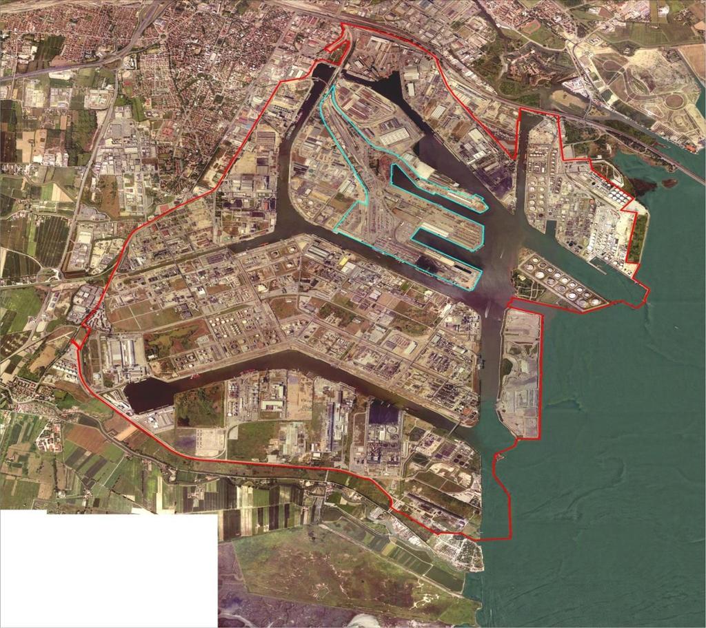 Le infrastrutture del porto di Venezia 2045 ETTARI DI ESTENSIONE 30 KM DI BANCHINE 31 ACCOSTI OPERATIVI 12/14 MT DI