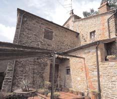 primo piano da magazzino, bagno e due depositi; al secondo piano da soffitta; corredato da resede di mq 850 Ubicazione: Castel Focognano. località Campoccoli.