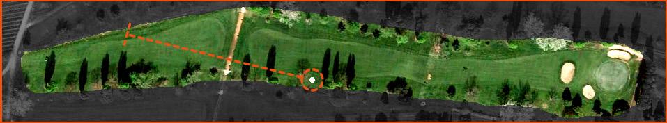 BUCA 16 PAR 4 MT 124 Con la buca 16 si ritorna sulla buca 8 del golf. Partenza a sinistra e green a destra, dopo aver attraversato tutto il fairway.