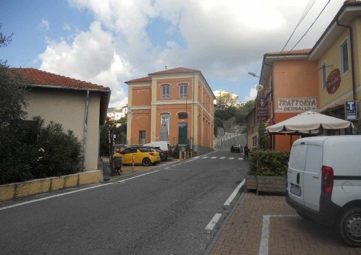 000,00 RU riconversione di una porzione del piano terra dell'edificio ex scuola di Bardino Vecchio in spazio sociale e