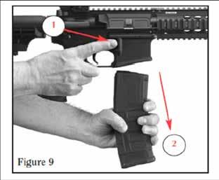 Figura 9 2. Arretrate la manetta di armamento premendo, allo stesso tempo, sulla parte inferiore della leva di arresto otturatore.