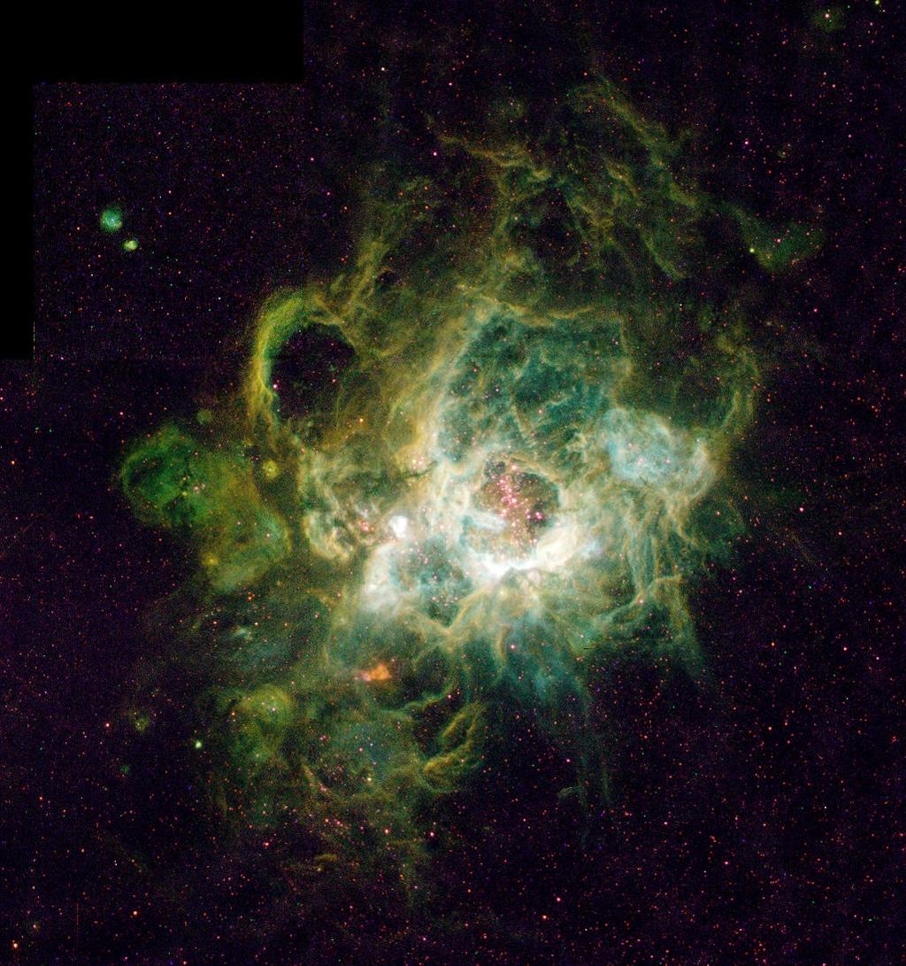 Lungo i bracci di spirale ci sono numerose stelle in formazione e molte regioni H ii. Nella stessa figura c è anche NGC 604, una una regione H ii gigante in M33, un altra galassia più vicina a noi.