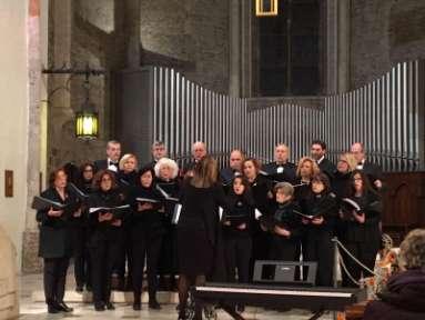 nostra Parrocchia, hanno partecipato alla manifestazione il Coro Docenti Città di Perugia ed il Coro Santa Rita da Cascia a cui, a conclusione del concerto, sono stati