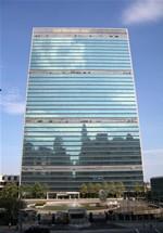 PALAZZO DI VETRO La sede centrale dell'organizzazione delle Nazioni Unite è il cosiddetto "Palazzo di Vetro", a New York (la sede tuttavia non appartiene agli Stati Uniti godendo