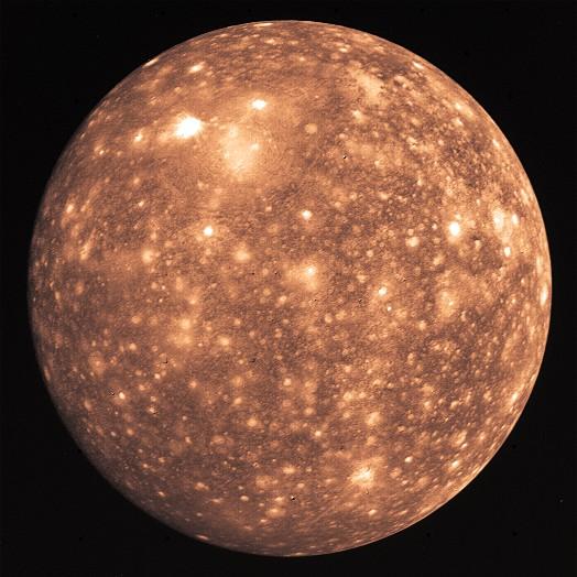 Callisto Ha una superficie di ghiaccio «sporco». Non c e segno di attività geologica.