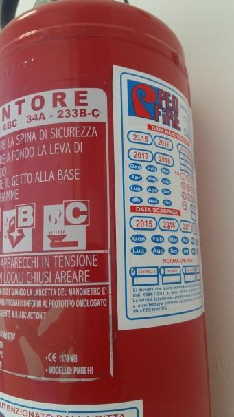 È presente un impianto di allarme (sirena) di evacuazione facilmente azionabile in caso di emergenza ed un interruttore che disattivi l energia elettrica, adeguatamente segnalato da cartellonistica?