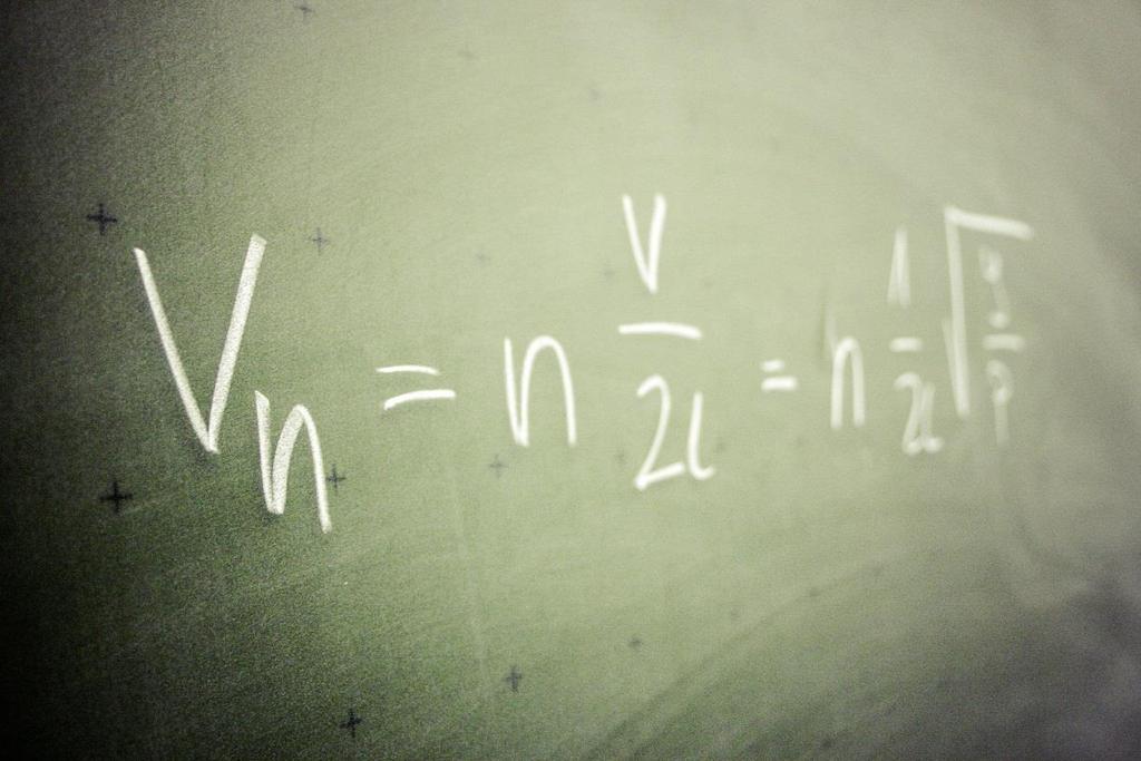 Le selezioni si basano sulla formula Erasmus+: (0,7xM) + (0,3xR) x 30 M= media ponderata (esami registrati su ESSE3 alla data di scadenza del bando) R= crediti acquisiti (come appare da ESSE3 alla