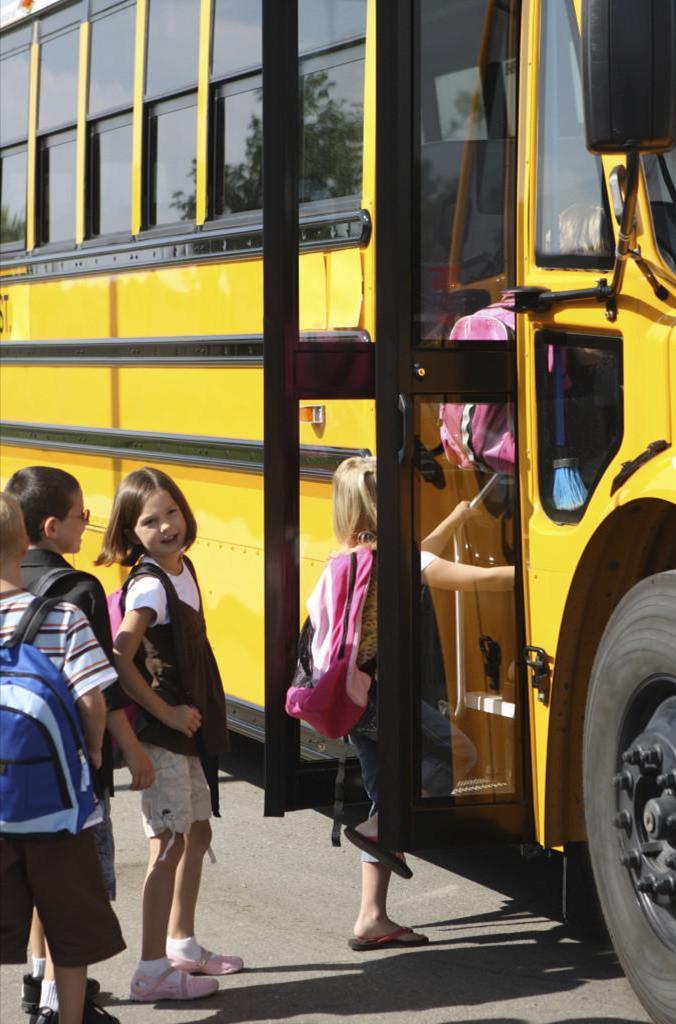 MOBILITÀ SCOLASTICA Linee bus dedicate al trasporto scolastico: 19 linee, 250.798 km percorsi, 486 alunni.