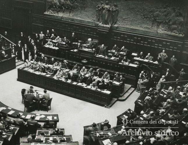 25 giugno 1946 Si insedia l Assemblea Costituente Si insedia l Assemblea Costituente: Giuseppe Saragat ne è il Presidente.