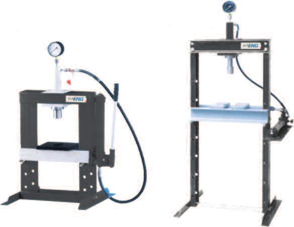 Modelli Pressione (T) Corsa cilindro (mm) Dimensioni tavola (mm) Prismi a V Potenza motore (kw) Peso (kg) PE 200 200 305 1020x510 2 pezzi 4 2180 PE 150 150 280