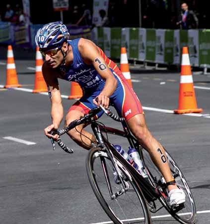 2015 TRIATHLON Anche in questa nuova stagione BH scommette fortemente sul triathlon, sostenendo atleti esperti e giovani promesse.