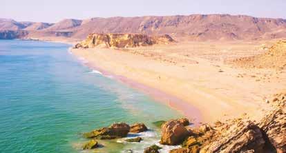 Si giungerà a Ras Madrakah famosa per l immensa spiaggia candida. Posa del campo, relax, cena e pernottamento.