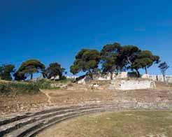 Porta Gemina e le mura cittadine Pola Nell epoca antica e medievale tutta la città era cinta da mura difensive e i passaggi avvenivano attraverso una decina di porte.