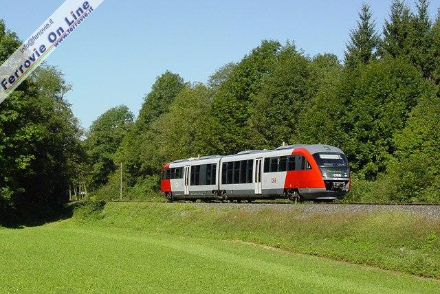 Lungo la valle del Gail si snoda una tranquilla ferrovia a binario unico non elettrificata che ha termine a Kötschach-Mauthen. La linea ha origine ad Arnoldstein, sulla direttrice Venezia - Vienna.