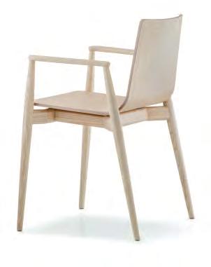 La sedia impilabile (Art. 390) e la poltrona (Art.