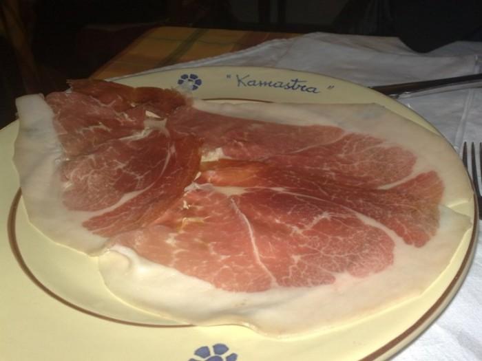 prosciutto mammuth del Pollino A Civita degli Albanesi, splendido paese alle falde del Pollino (dormite al bb Sentinella e vedete la colazione.