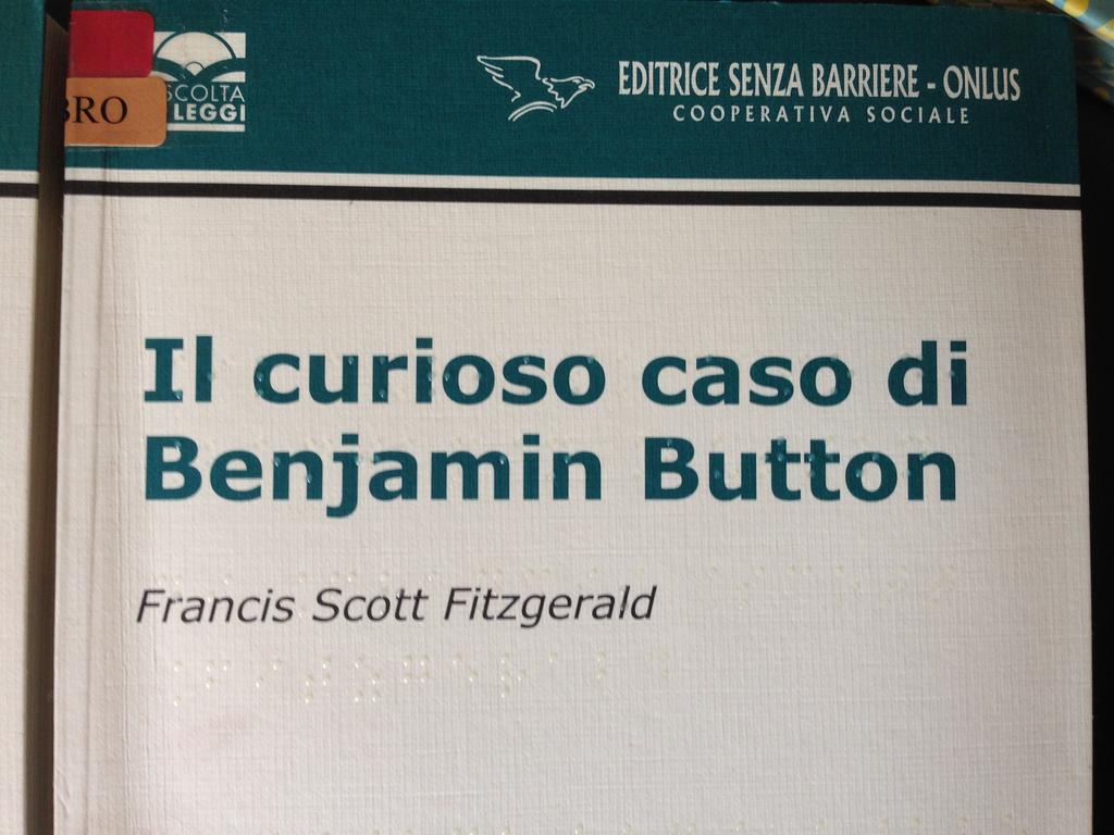 Narrativa Francis Scott Fitzgerald, Il curioso caso di Benjamin Button Ascolta o Leggi, 2009 Collocazione R RR FITZ 2 (Dai 10 anni) La vita scorre all'indietro per Benjamin Button.