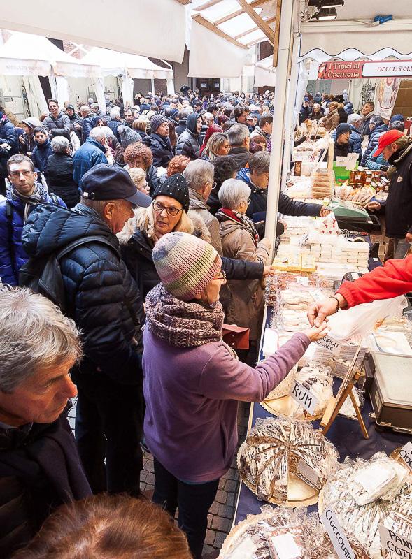 SPAZI ESPOSITIVI e ALLESTIMENTI La nostra filosofia nell organizzare da un punto di vista commerciale la manifestazione consiste nel cercare di attenersi il più possibile alla merceologia in