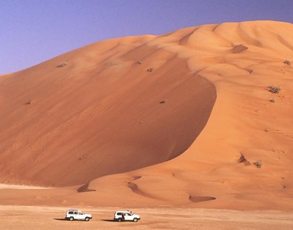 OMAN Da Muscat a Salalah, attraverso il deserto del Rub Al Khali Tutto l Oman, dalle montagne all oceano e con spedizione nei due deserti 14 giorni (con 7 notti in tenda) Una vera e propria