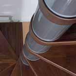 acciaio, cromo o bianco (RAL 00), con i gradini in legno massello tinta chiara (naturale) o scura.