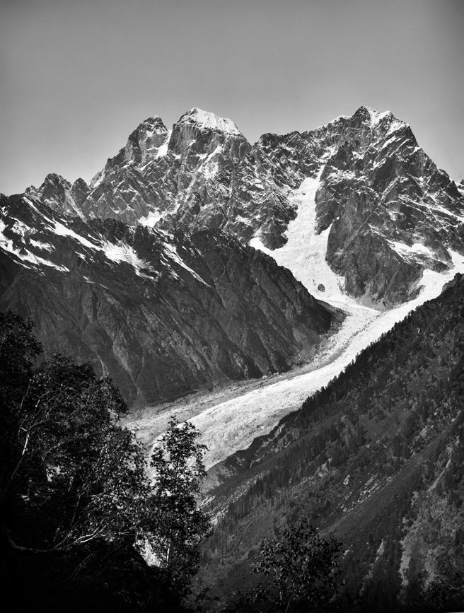 Il ghiacciaio Chaalati nel Caucaso georgiano fotografato a 121 anni di distanza: la sua fronte