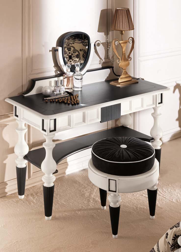 120 Coiffeuse a 3 cassetti, completa di specchiera Dressing table with 3 drawers, complete with mirror Tocador 3 cajones