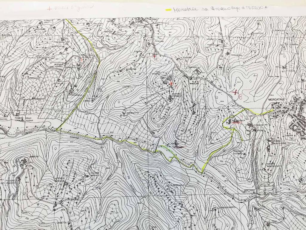 Prendere via San Piero di Sotto (zona Villa Le Corti) fino ad arrivare al torrente Terzona da costeggiare verso la sorgente.