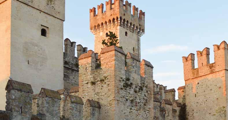 PUNTI DI FORZA - presentazione della zona Lago di Garda come i turisti la cercano: come un unica entità e meta turistica priva di divisioni territoriali - creazione di una rete di informazioni e