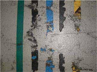 Caratteristiche: lunga durata applicazione e rimozione immediata resistente alle abrasioni e ai lavaggi non rovina i pavimenti colore costante trattamento antiscivolo esente da solventi