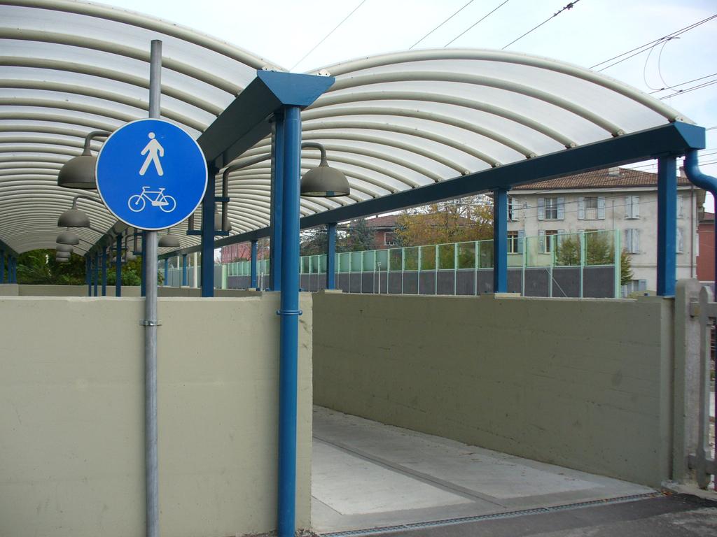 connessa alla stazione: Sottopassaggio ciclabile di attraversamento per l