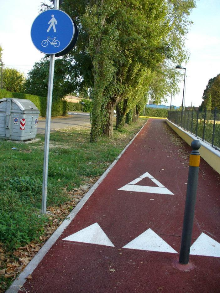 Messa in sicurezza delle reti ciclabili extraurbane e Fase B, parte 2 - L intermodalità treno-bicicletta: Molinella (2) Caratteristiche della rete ciclabile connessa alla stazione: La rete ciclabile