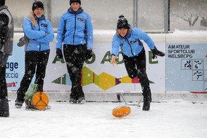 APERT URA DELLE FINEST RELLE DEL CALENDARIO D'AVVENT O A BRUNICO Aspettando il Natale Cosa c è di più bello durante l Avvento che attendere di giorno in giorno l apertura delle finestrelle del