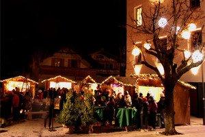 L' ADVENT A AL PLAN Nel periodo prenatalizio, si svolge per la prima volta nel centro di San Vigilio un mercatino dell Avvento chiamato Advënt a Al Plan.