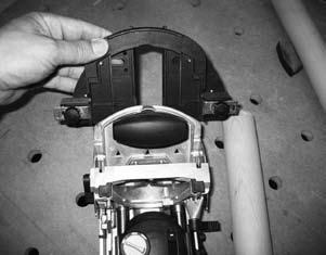 541/11) Posizionare la fresatrice per giunzioni DF 500 Q tramite i perni